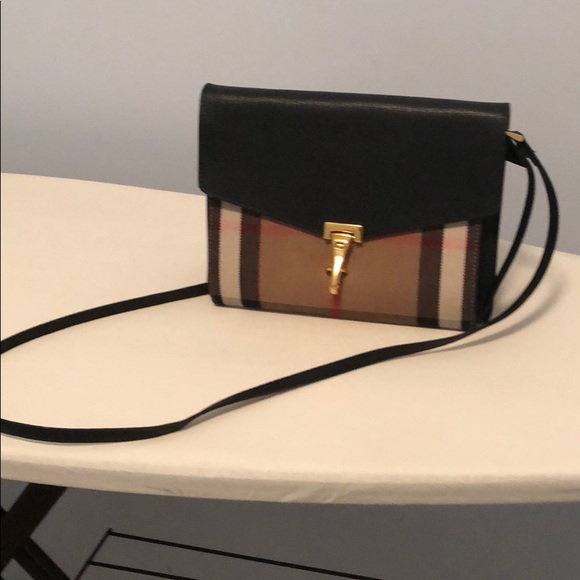 Burberry Handbags - Burberry LL SM Mackenzie Crossbody